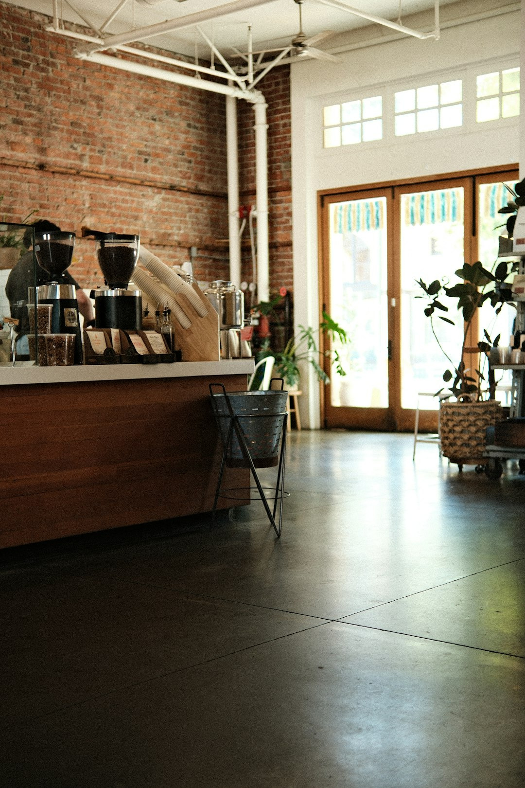Picture of a coffeeshop self-serve counter