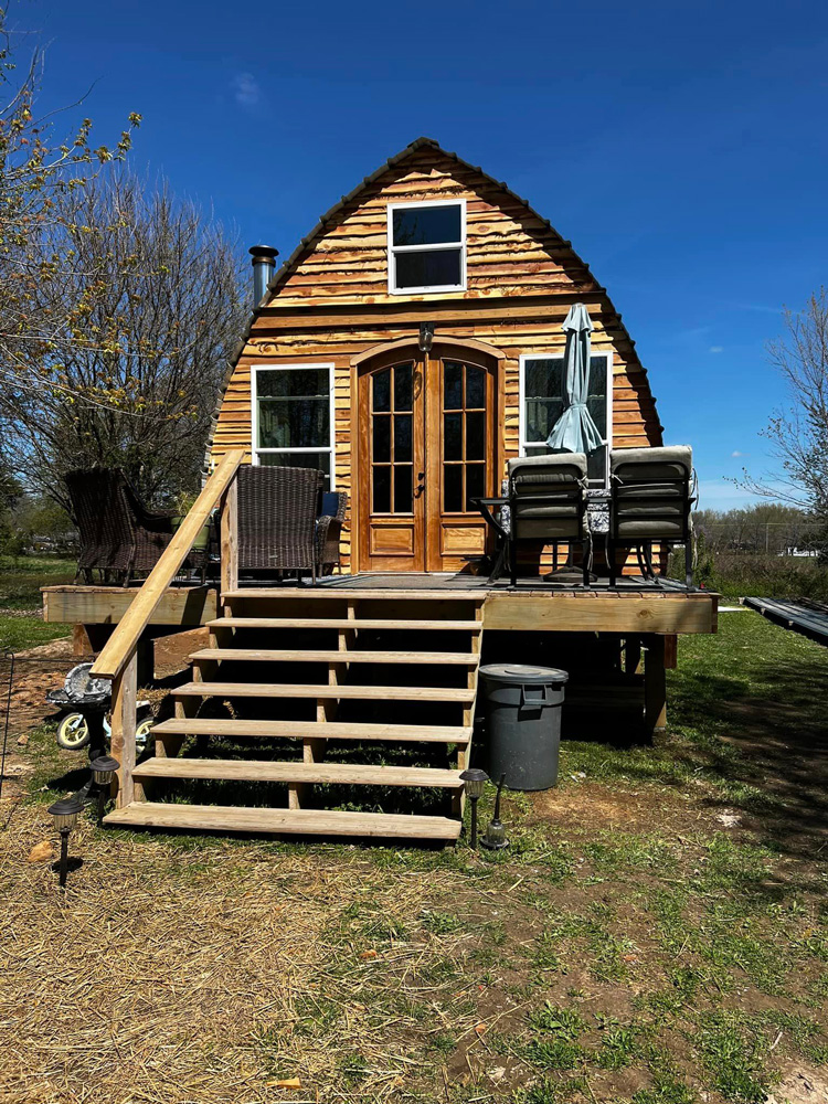 Picture of an Arched Cabin with deck